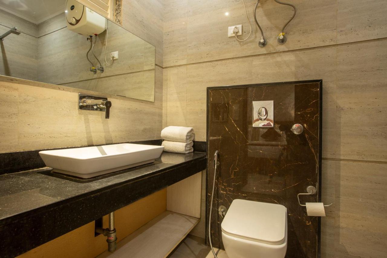 Hotel Arch Suites - Near Aerocity Ню Делхи Екстериор снимка