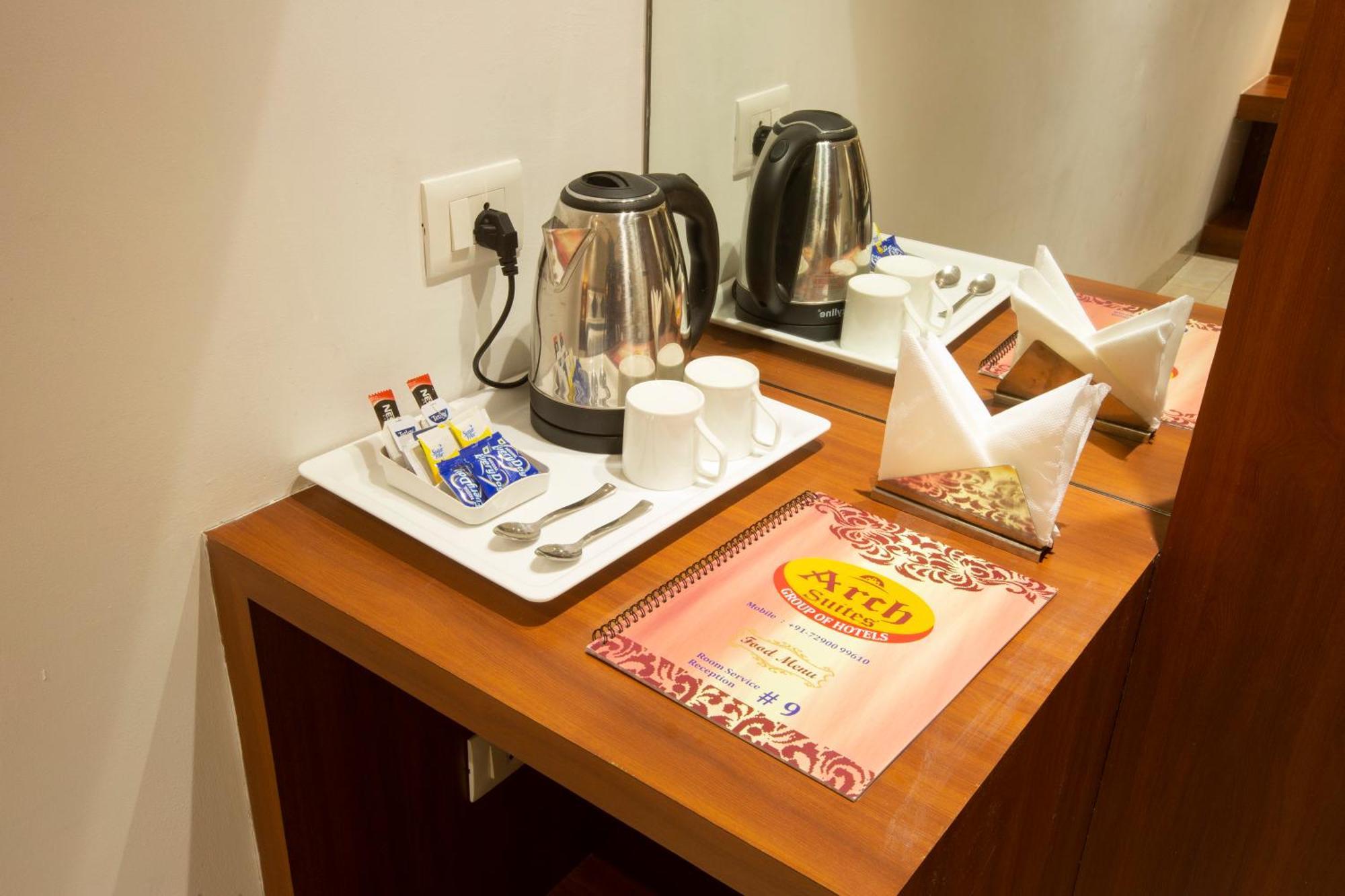 Hotel Arch Suites - Near Aerocity Ню Делхи Екстериор снимка