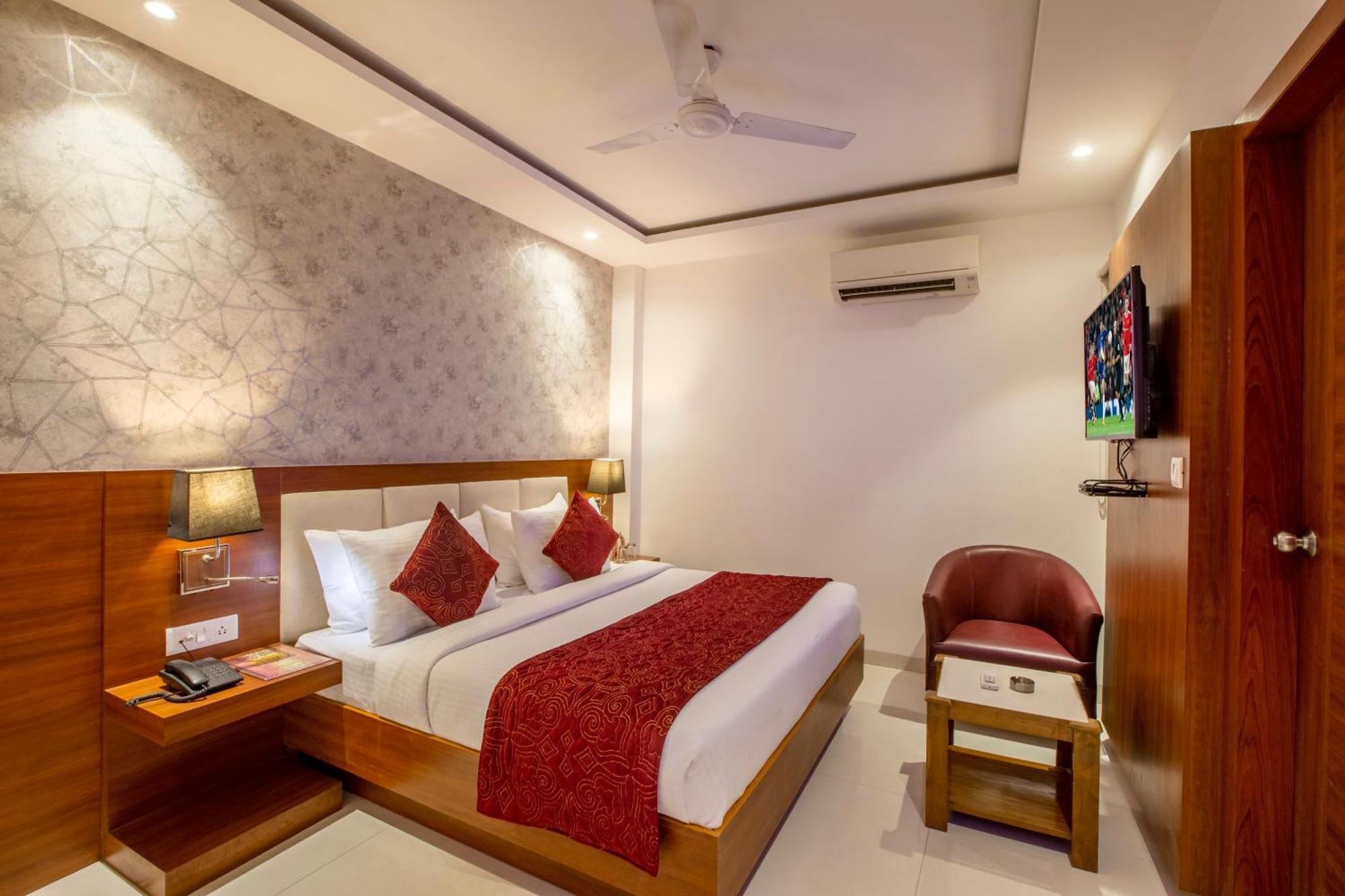 Hotel Arch Suites - Near Aerocity Ню Делхи Екстериор снимка