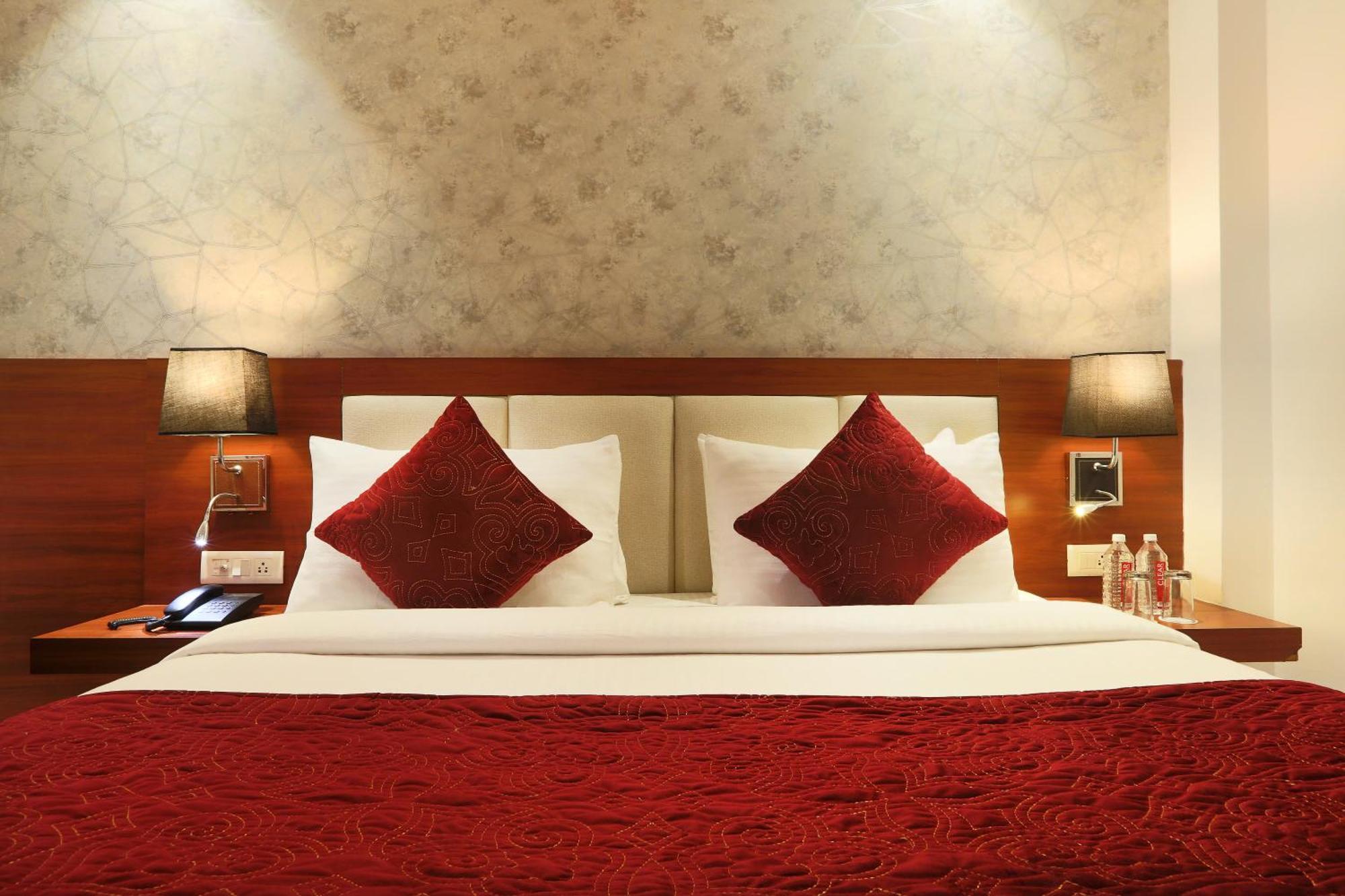Hotel Arch Suites - Near Aerocity Ню Делхи Екстериор снимка