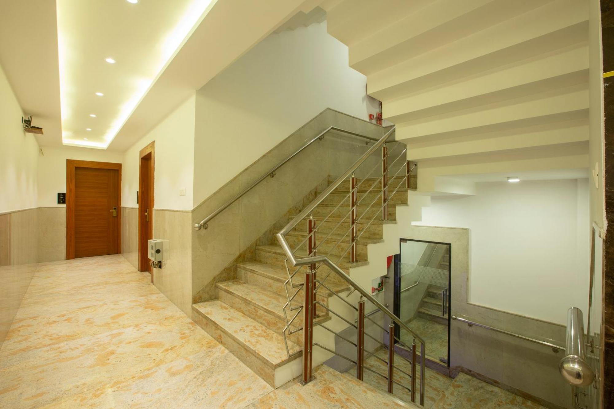 Hotel Arch Suites - Near Aerocity Ню Делхи Екстериор снимка