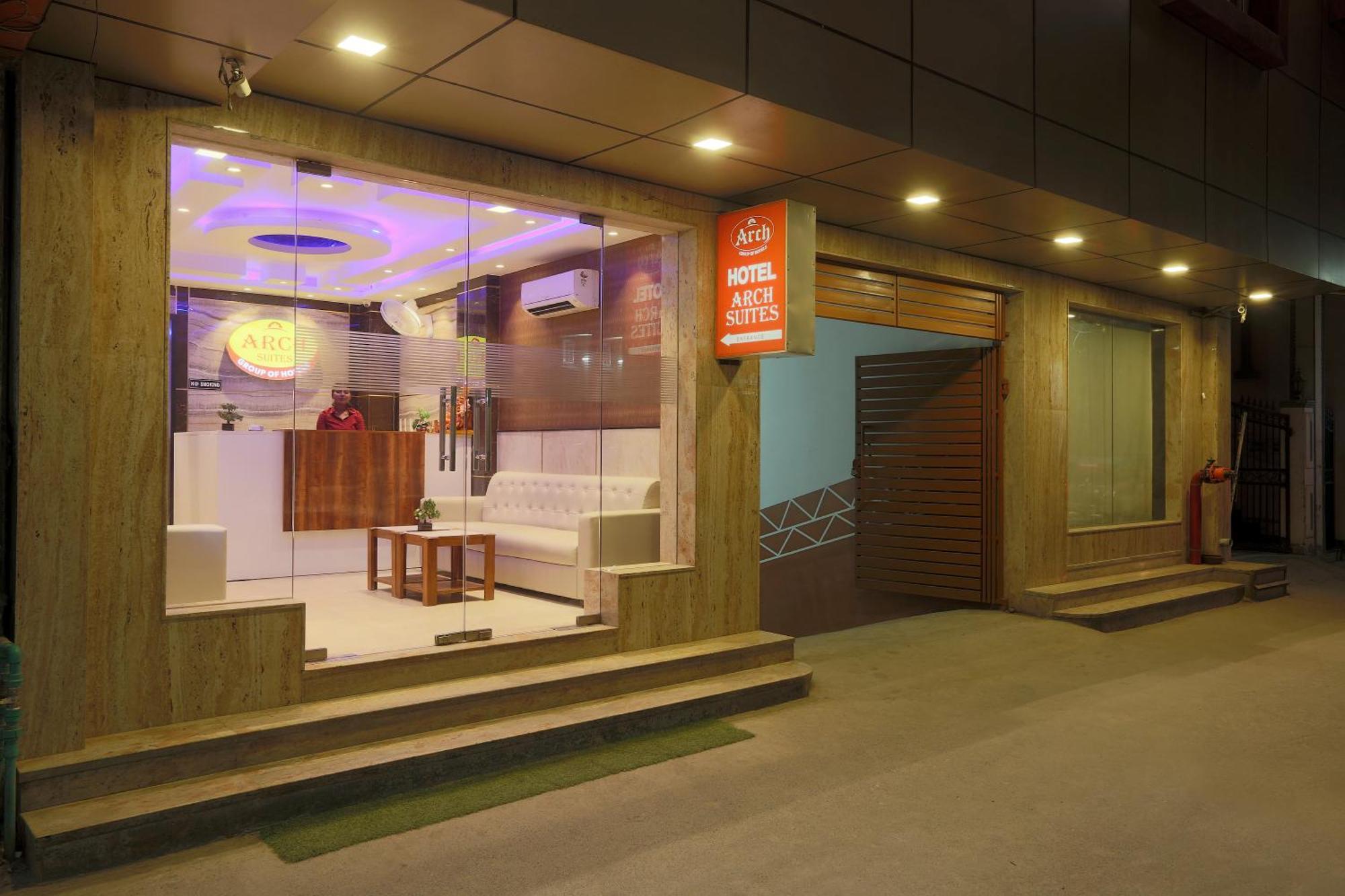 Hotel Arch Suites - Near Aerocity Ню Делхи Екстериор снимка
