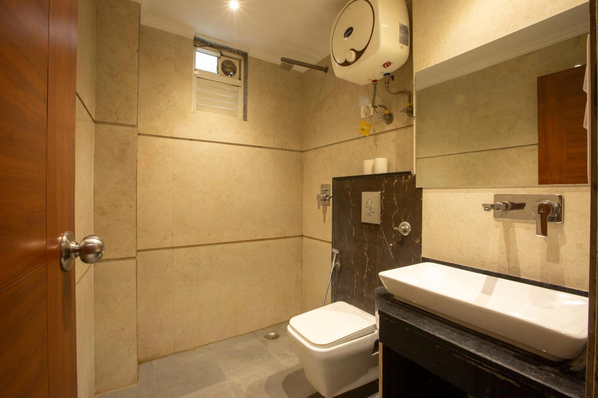 Hotel Arch Suites - Near Aerocity Ню Делхи Екстериор снимка