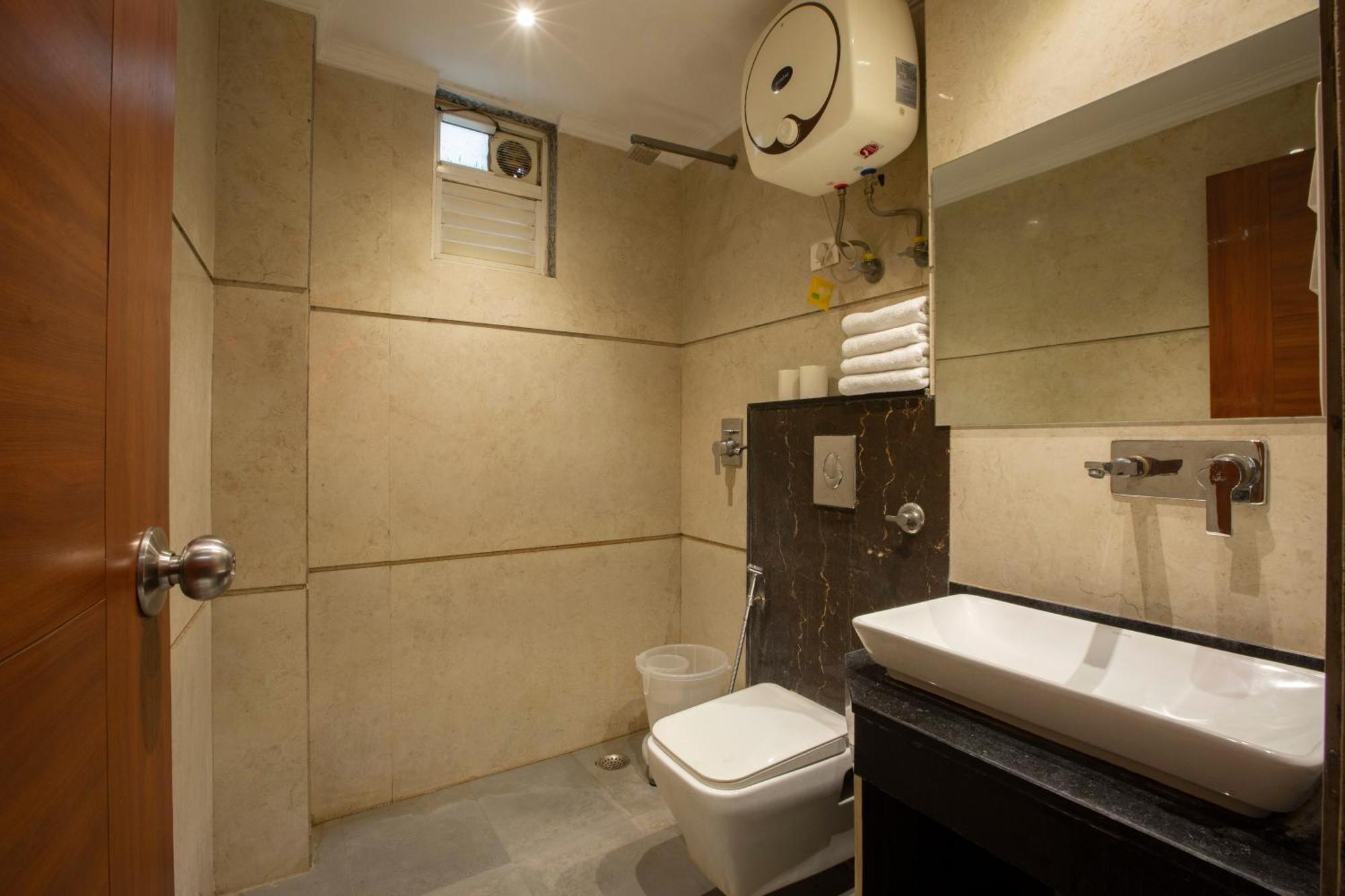 Hotel Arch Suites - Near Aerocity Ню Делхи Екстериор снимка